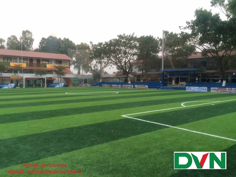 Một số hình ảnh trong quá trình thi công, hoàn thiện của sân bóng đá cỏ nhân tạo Viện Tòa Án, Lào 1