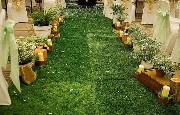 Trang trí hội trường cưới bằng cỏ nhân tạo 1