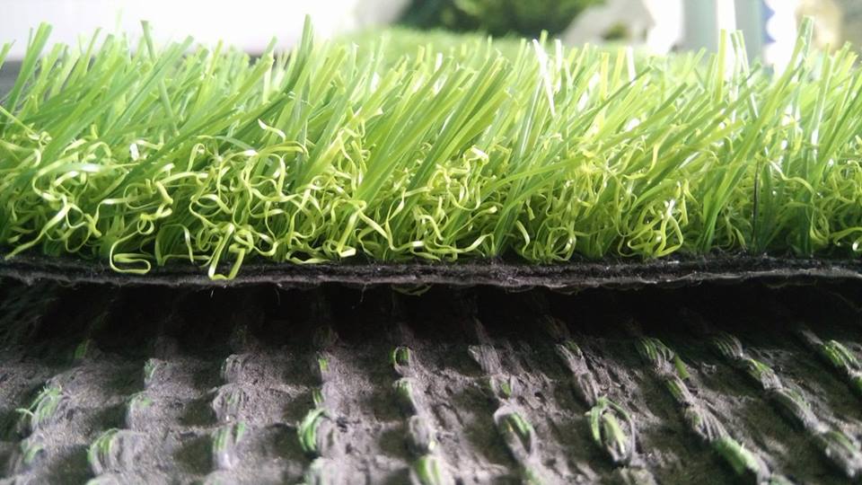 Chất liệu cỏ nhân tạo có đặc điểm gì? 1