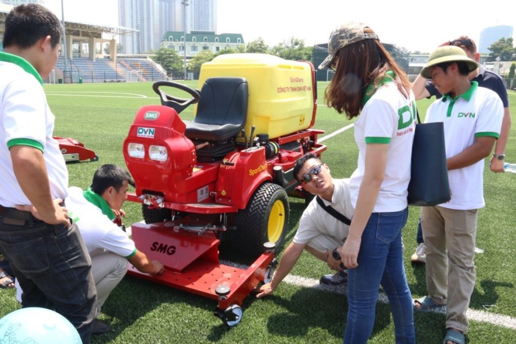 2. Tính năng ưu việt của máy bảo dưỡng sân cỏ nhân tạo Sportchamp 1