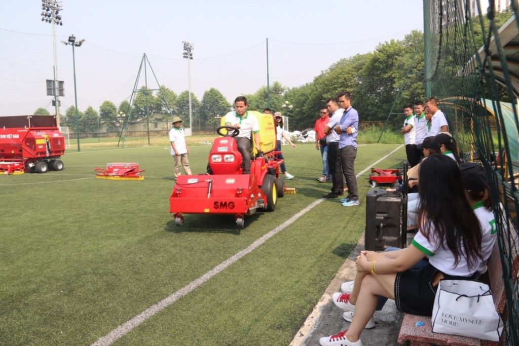 2. Tính năng ưu việt của máy bảo dưỡng sân cỏ nhân tạo Sportchamp 3