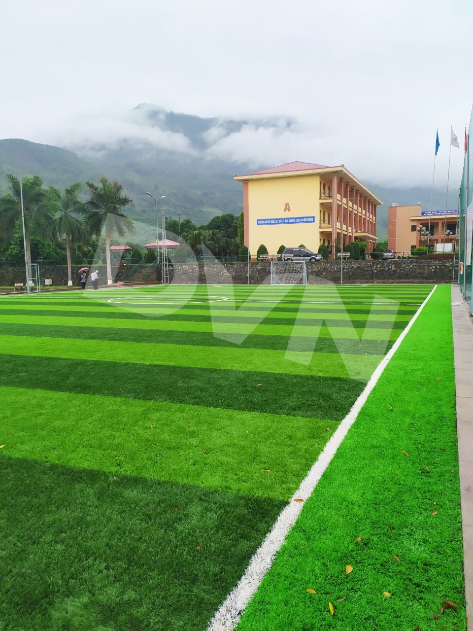 Thi công sân bóng đá cỏ nhân tạo khu nhà ở cán bộ - Lào Cai - Công ...