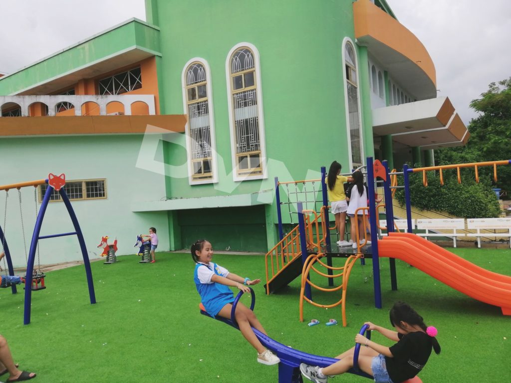 Sân chơi cỏ nhân tạo tại Nhà thiếu nhi tỉnh Bình Dương
