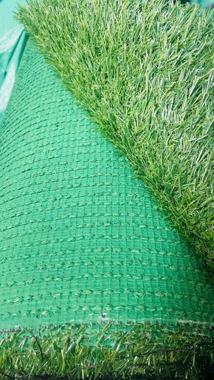 Sản phẩm cỏ nhân tạo đế xanh đặc biệt phù hợp trải trong nhà hay các sự kiện có tính dài hạn, cỏ sẵn kh 2